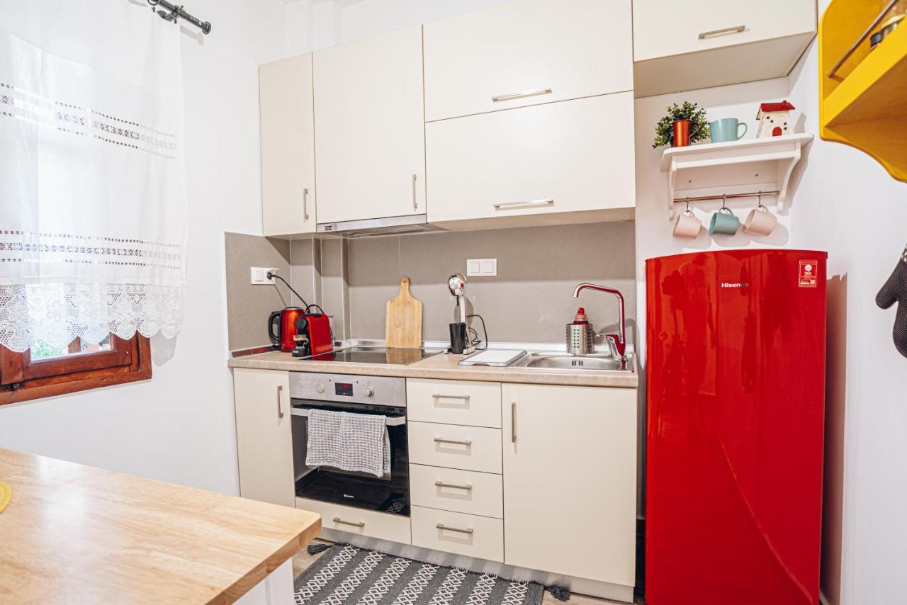 Appartamento Retro Boutique Apt W Balcony In Historical Area Salonicco Esterno foto